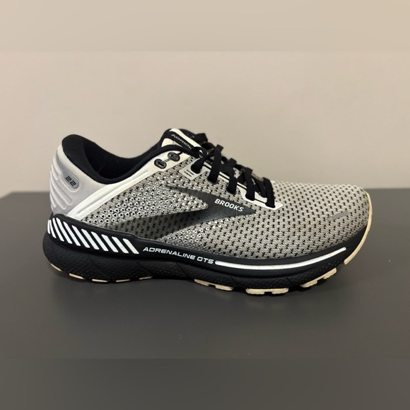 Brooks Womens Adrenaline GTS 22 Gray and Black Running Shoes, Size:8 - Picture 7 of 14
